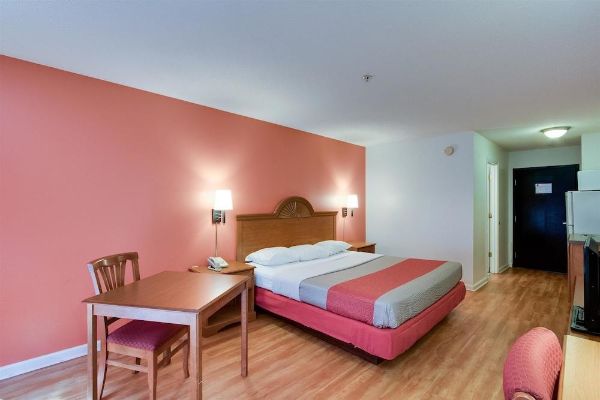 Motel 6 Hinesville GA